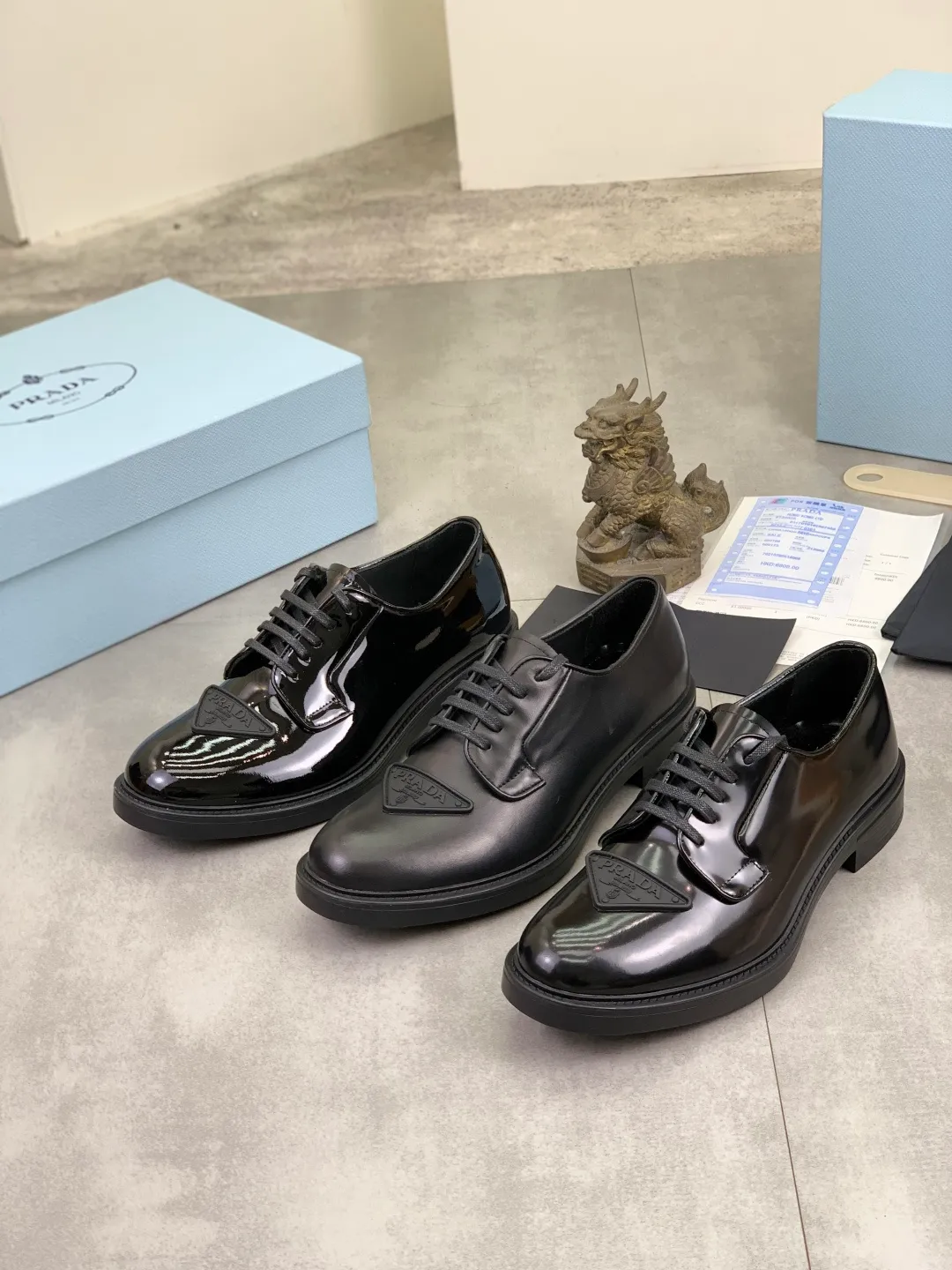 Men's Men's Shoes💰P640💰[New Style] High Quality Water-dyed Niuli 🆘[PRADA] Prada's latest casual business leather shoes for men! Listed simultaneously! The fabric is made of specially imported original calfskin, and the interior is made of imported water-dyed cowhide. It is absolutely luxurious and leads the fashion trend. High-end combination rubber outsole, size: 38-44 (45 and 46 can be customized) 3️⃣ colors available